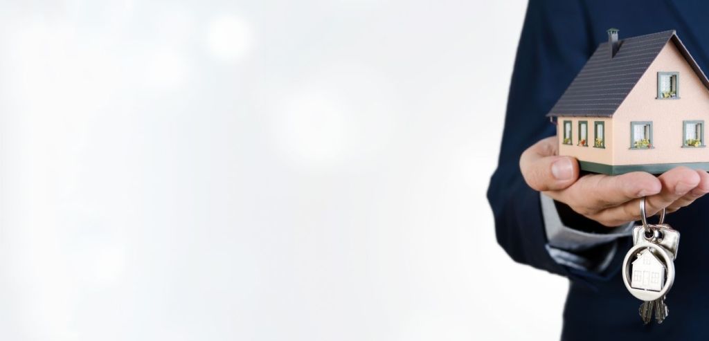 Étudiant et agent immobilier